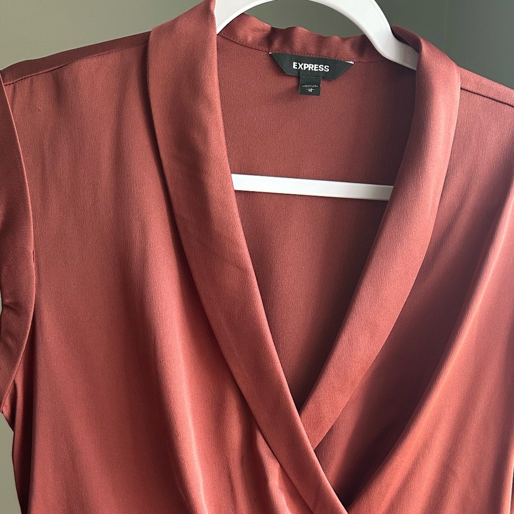 Express Top - Picture 2 of 12